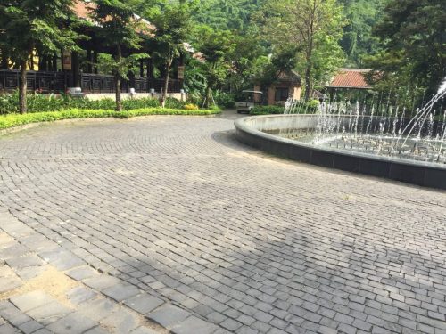 hsn-basalt-cobblestone-exterior-curved-pattern