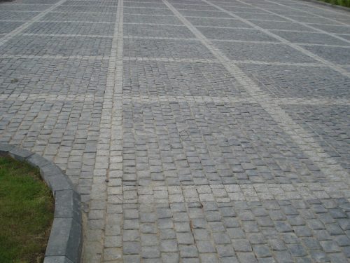 hsn-basalt-cobblestone-exterior-driveway-detail