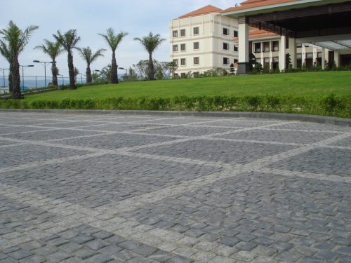 hsn-basalt-cobblestone-exterior-driveway