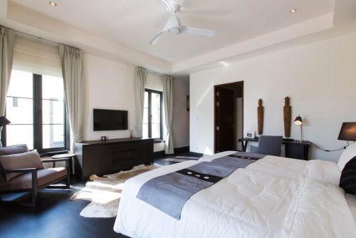 hsn-black-berry-flooring-interior-master-bedroom