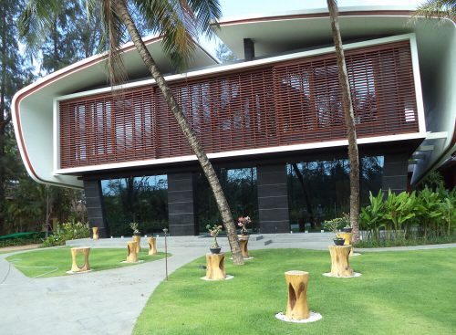 hsn-bluestone-honed-exterior-wall-column-cladding-wide