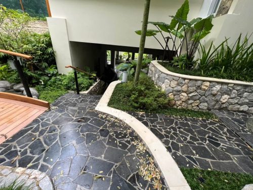 hsn-bluestone-vibrated-flagstone-garden-paving-corner-side