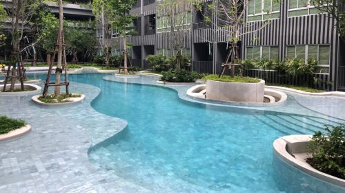 Sanded Tribeca limestone used on a swimming pool, side view