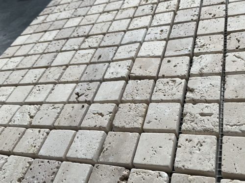 ้hsn-travertine-honed-tumbled-mosaic-detail