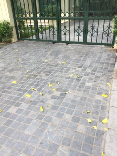 hsn-bluestone-vibrated-exterior-driveway-gate1